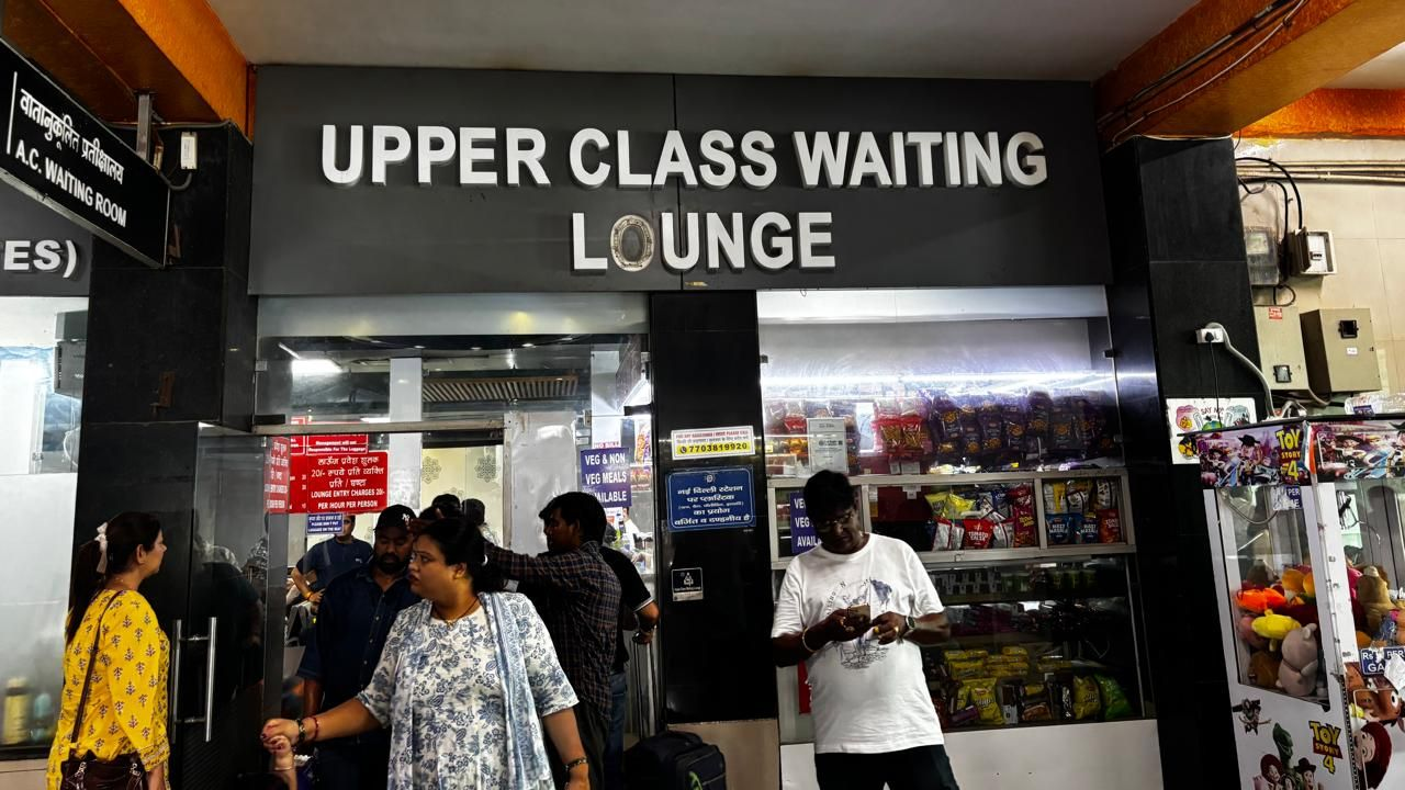 Delhi station ac waiting lounge