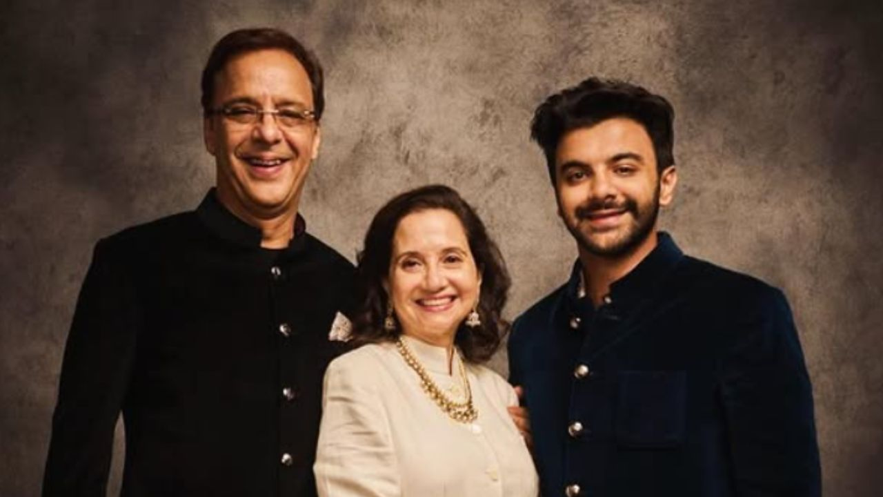 Agni dev chopra with family