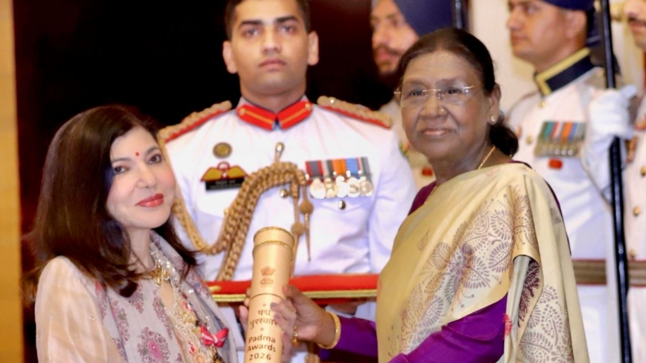 alka recieving padma bhushan awards