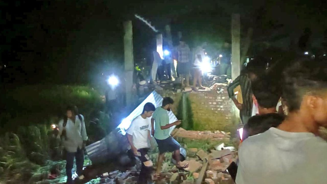 Blast ayodhya house । Photo Credit: X/@Benarasiyaa