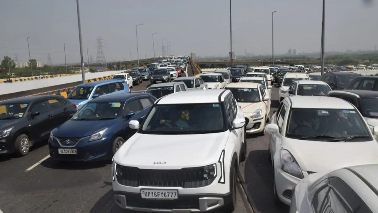 Traffic Jam in Barapullah Phase-3