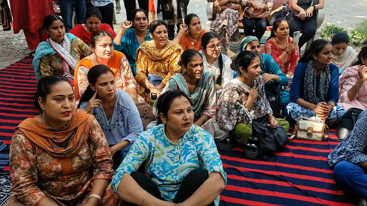 employees are protest in Punjab
