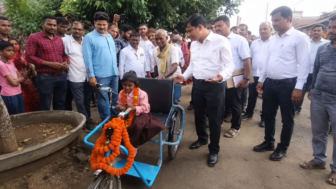 DM Gifted tricycle to Ragini