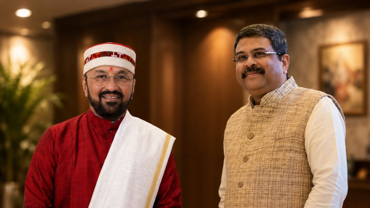 Yogendra Upadhyay and Dharmendra Pradhan