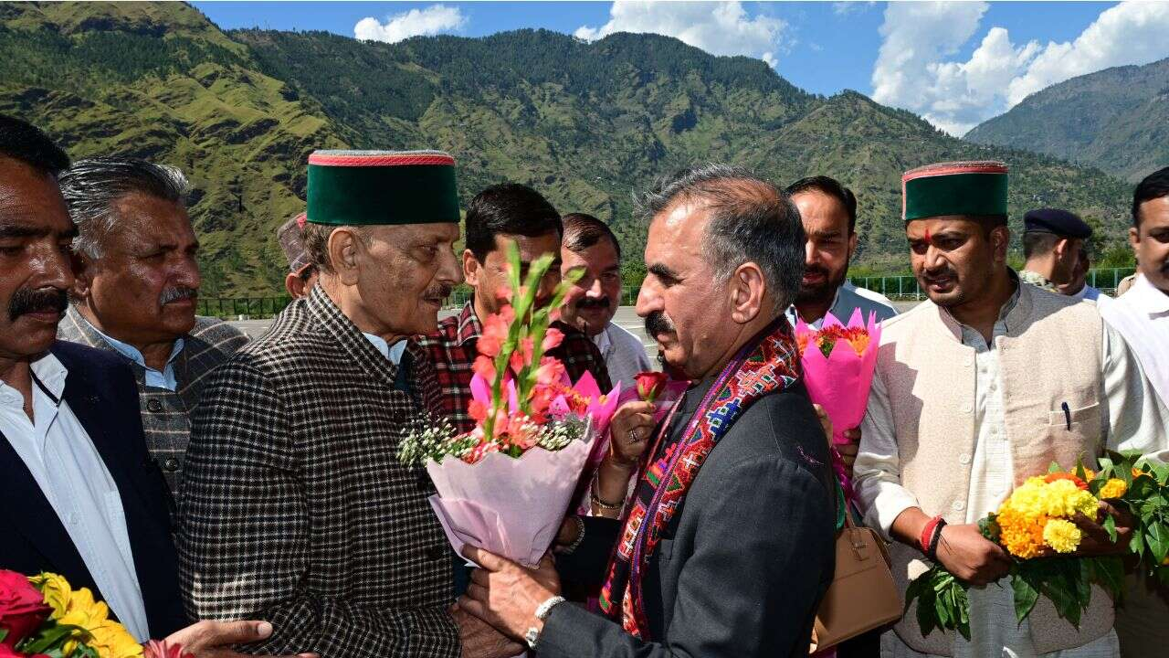 रामपुर में मुख्यमंत्री का स्वागत करते  कार्यकर्त्ता, Photo Credit-CM Media 