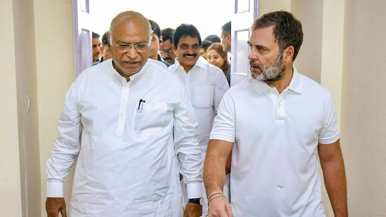 Mallikarjuna Kharge and rahul gandhi। Photo Credit: PTI