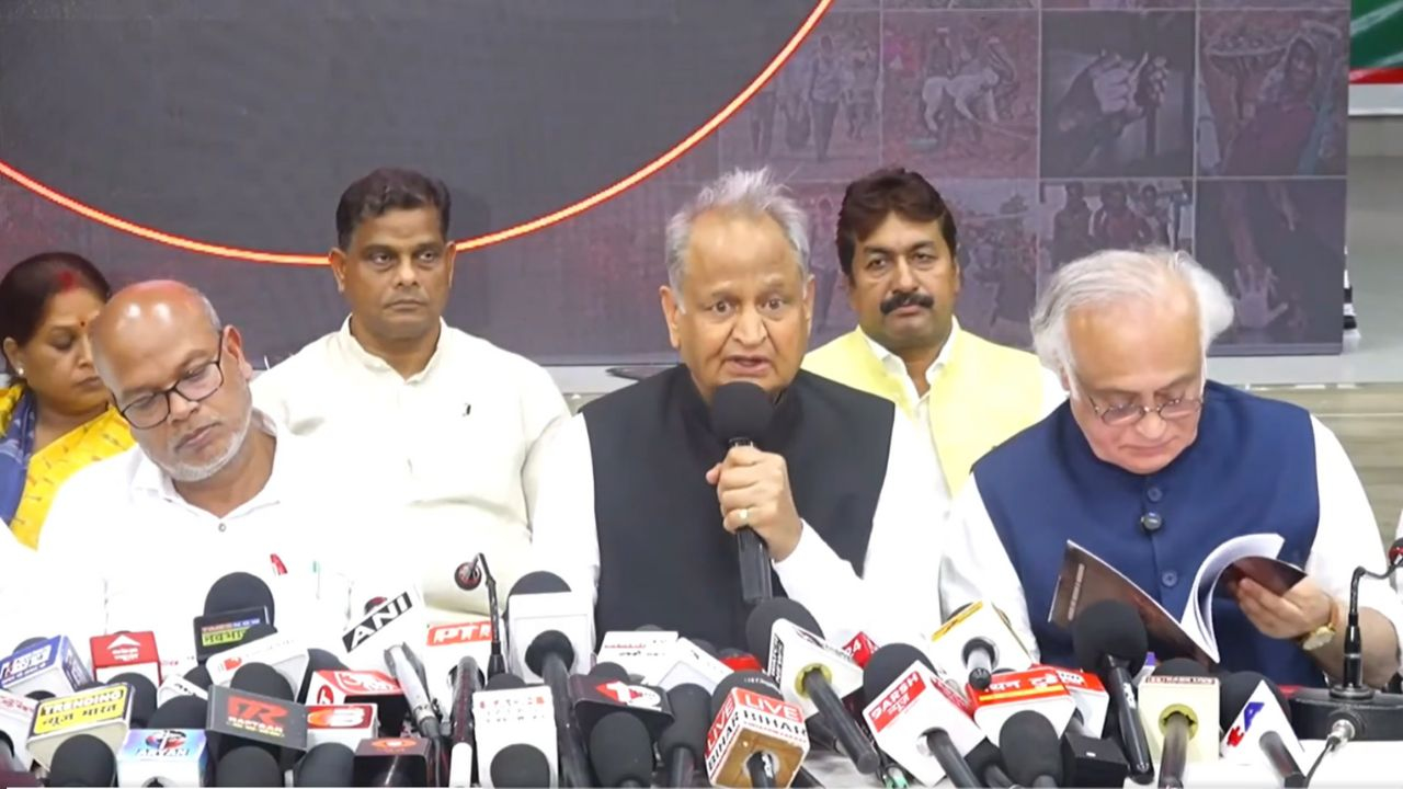 congress issued chargesheet against nitish kumar 