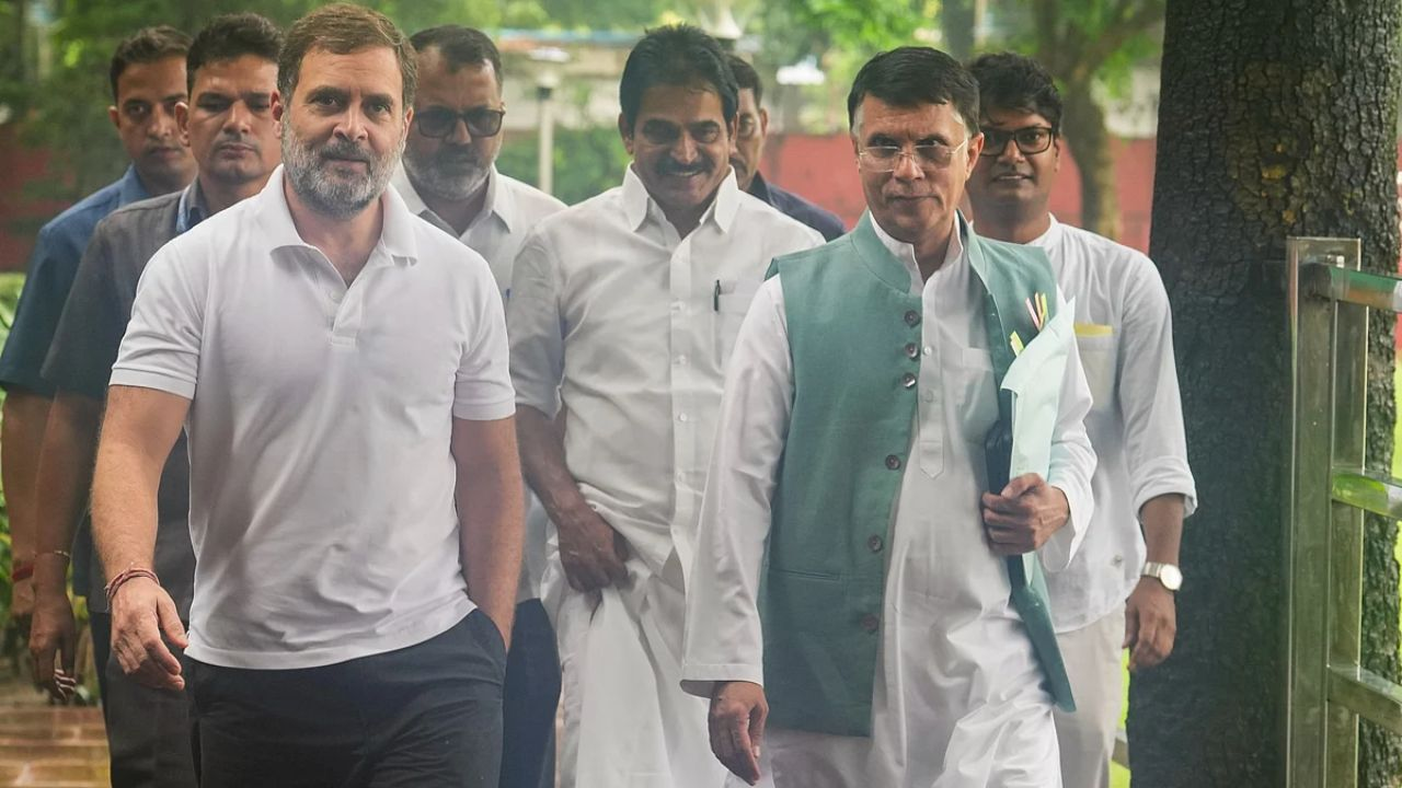 rahul gandhi and pawan khera