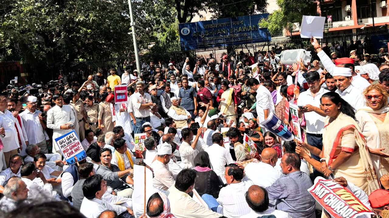 Delhi Opposition MP's Protesting near Jantar Mantar 