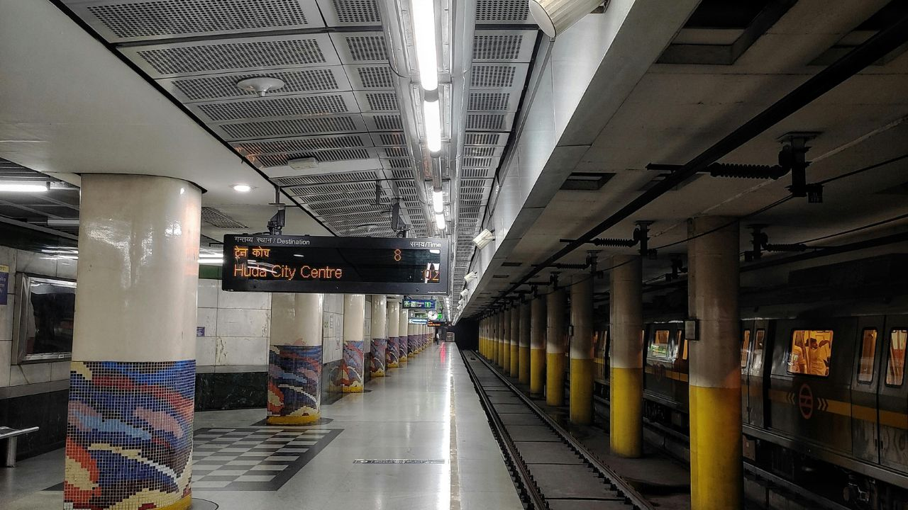 How to book Delhi metro locker 