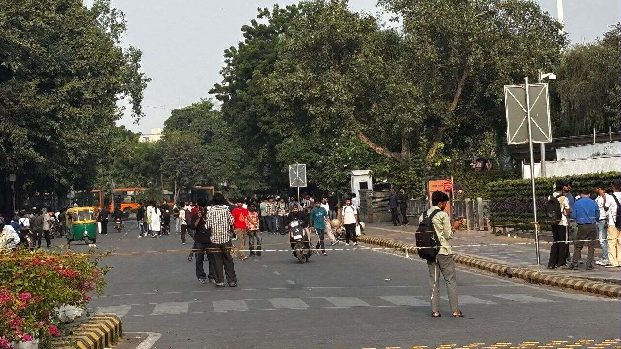 Connaught Place protest दिल्ली पुलिस की घेराबंदी