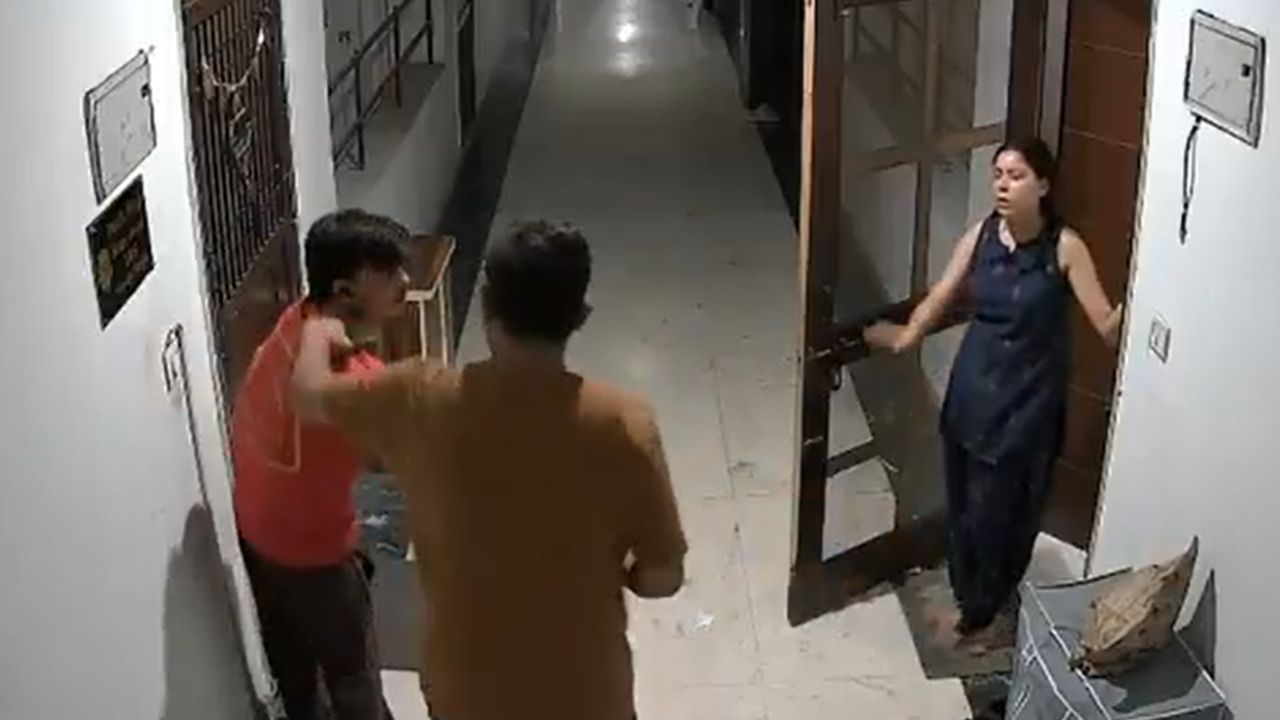 Meerut Delivery Boy Assault