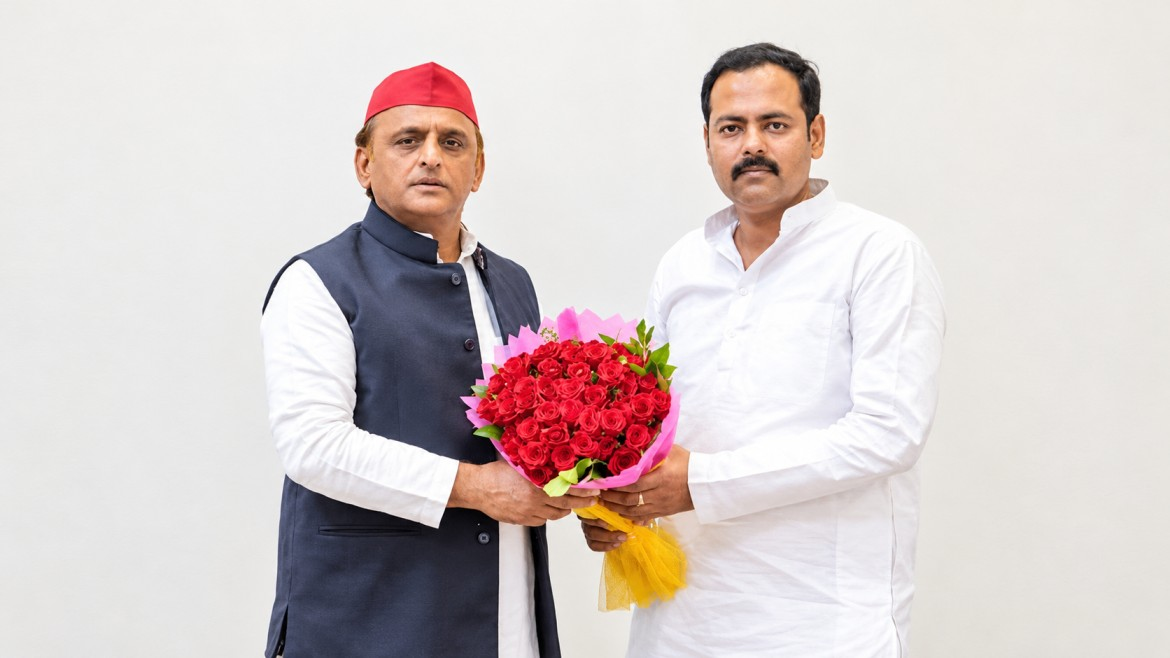 आशुतोष सिन्हा और अखिलेश यादव