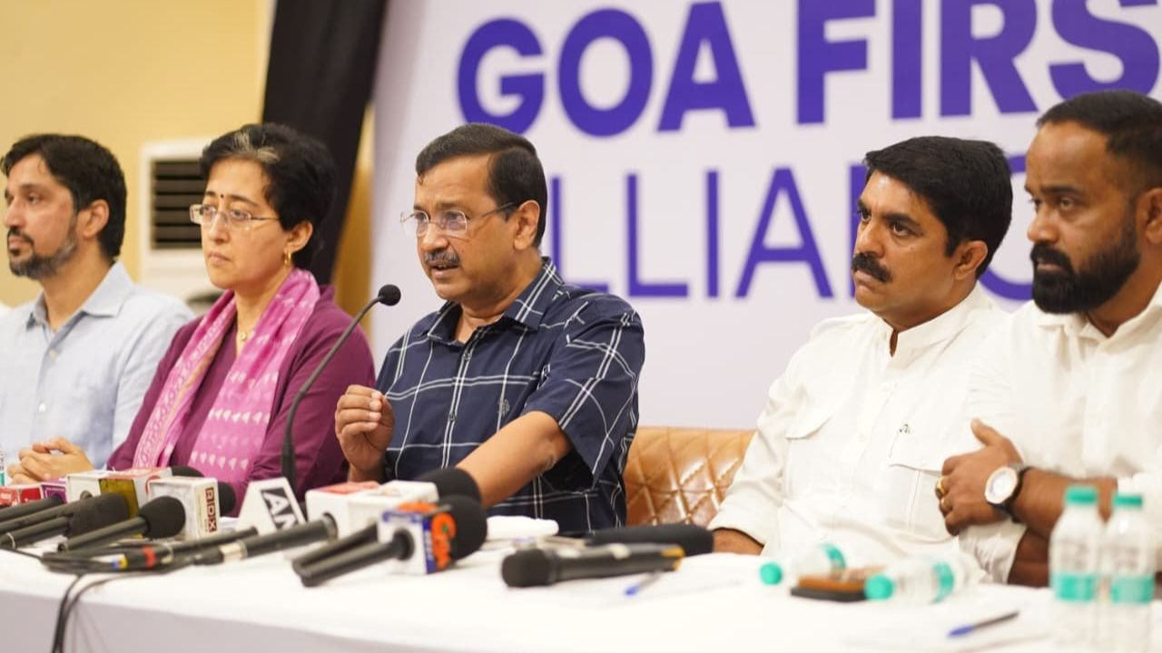 vijay sardesari and arvind kejriwal