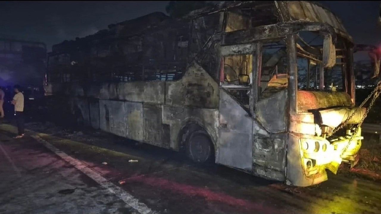 greater noida fire accident in bus