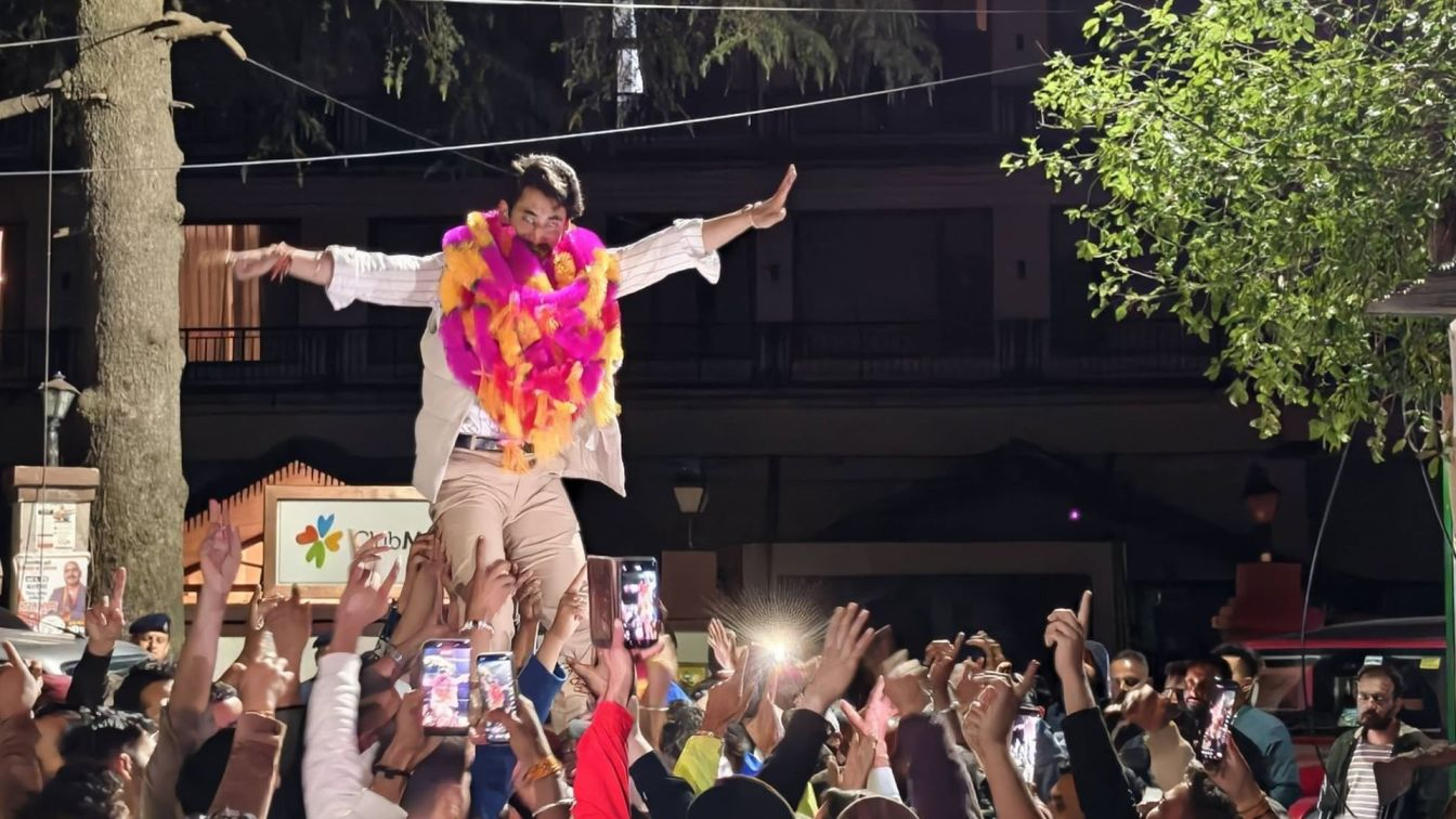 khush vikram sen after Winning