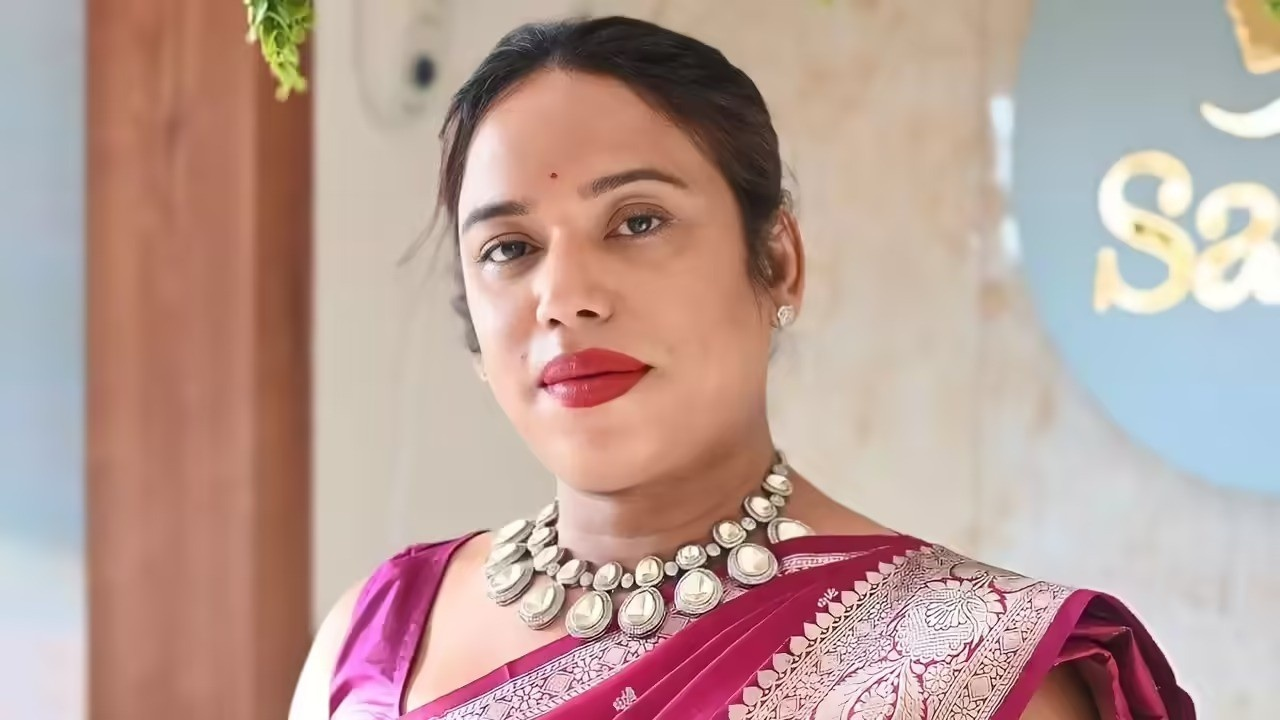 Jaanmoni Das