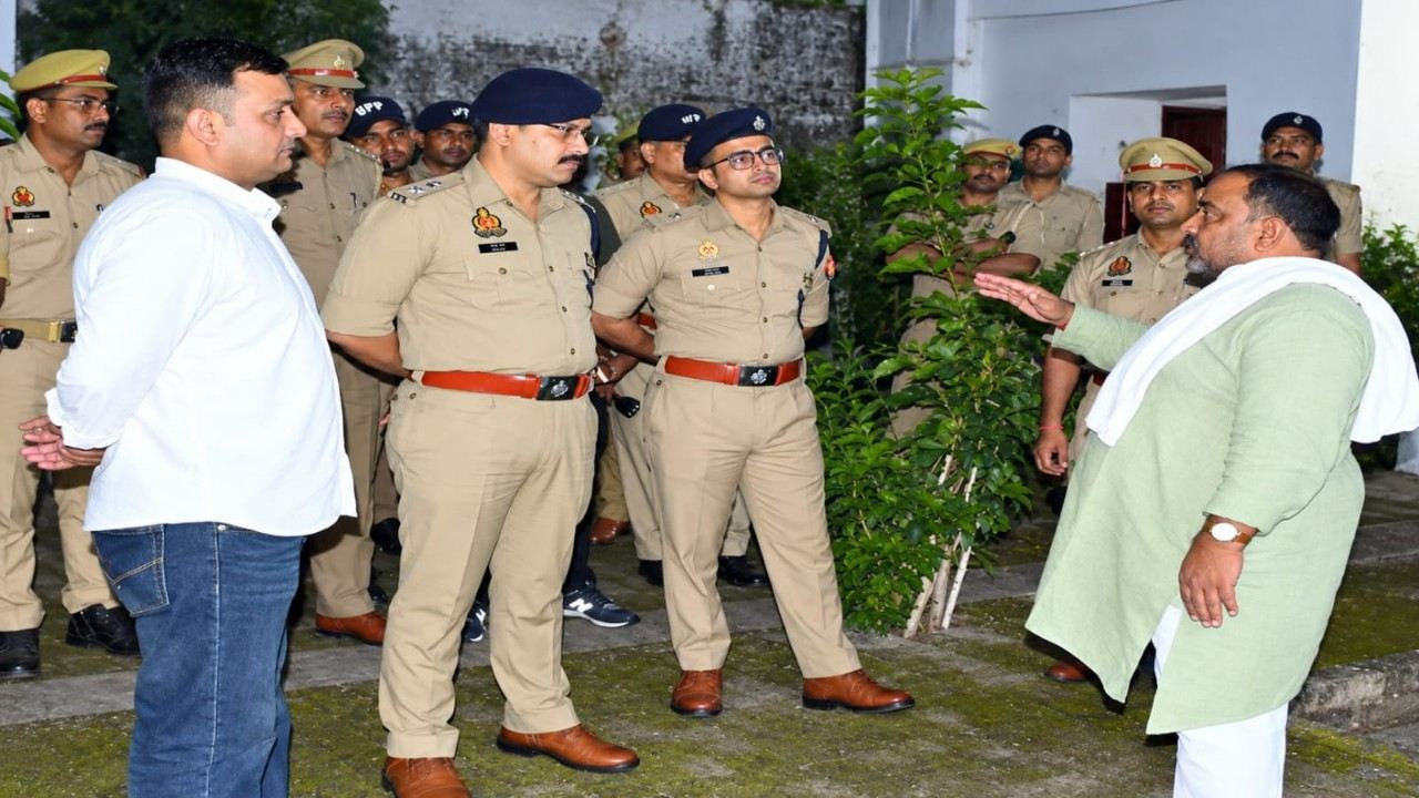Police officer gathering information incident.