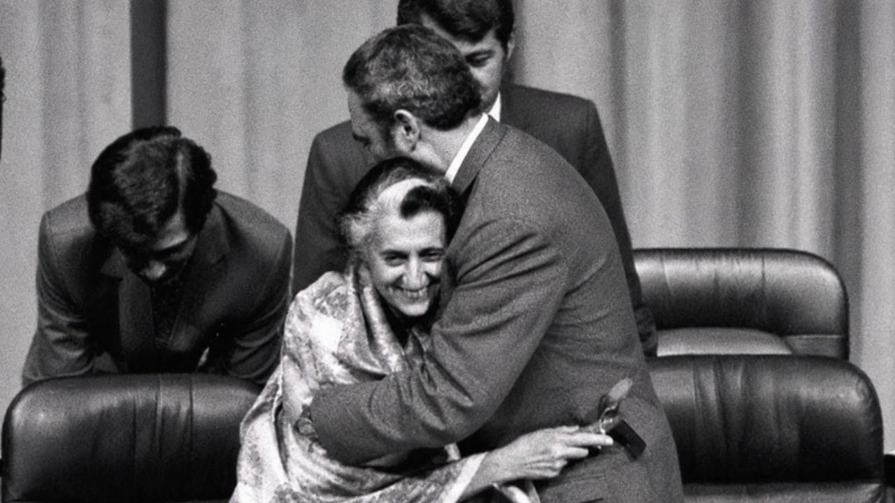 indira gandhi fidel castro hug