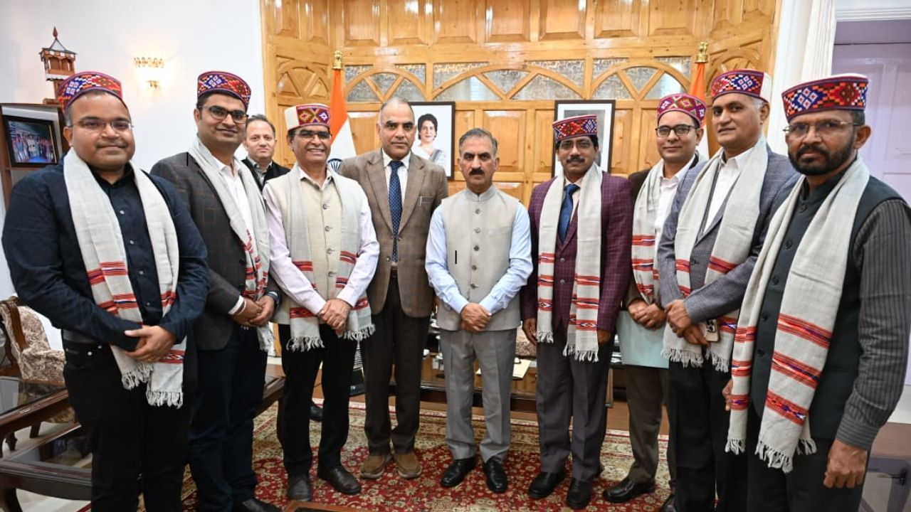 सीएम सुक्खू से मुलाक़ात करने पहुंची अंतर मंत्रालय टीम, Photo Credit-DPR Shimla 