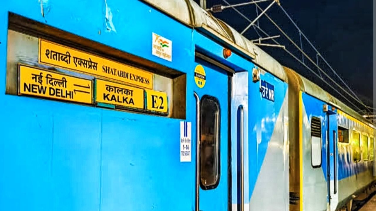 Kalka Delhi Shatabdi train
