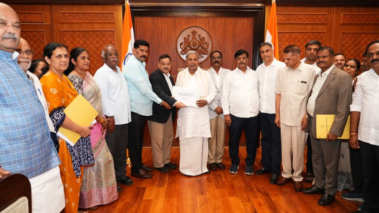siddaramaiah accepts caste survey report