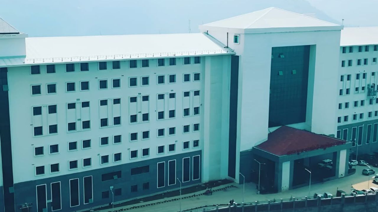 Human leg in dog mouth at Shimla AIMSS