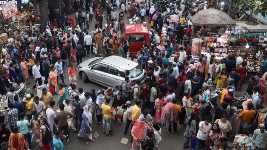 Crowd in New Market area Kolkata