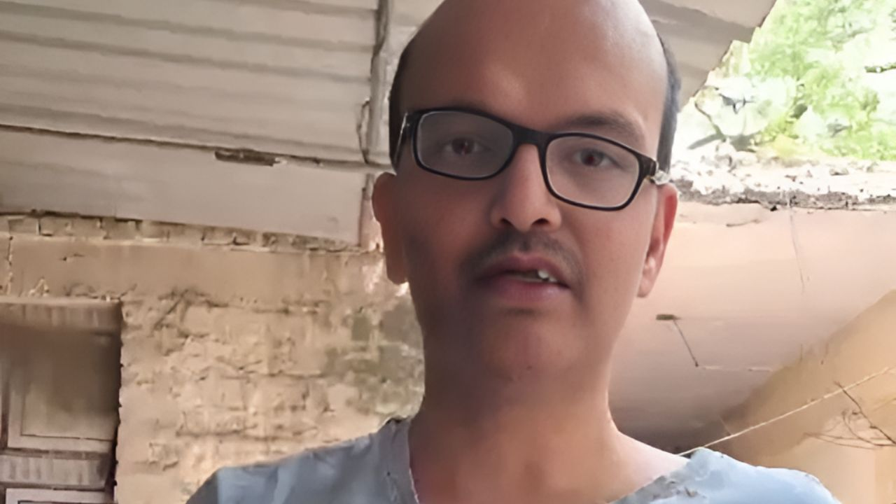 kanpur shopkeeper and son beats customer breaks 3 teeth