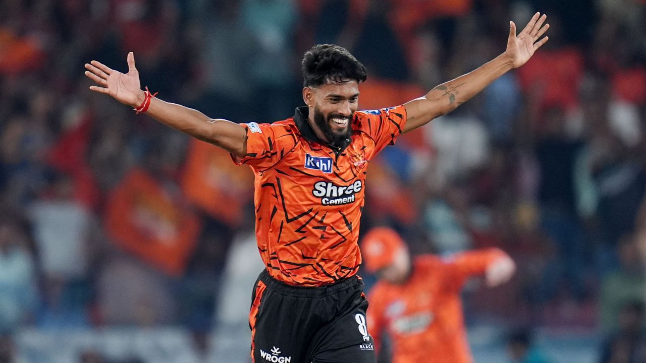 Praful Hinge 4 wicket haul in debut