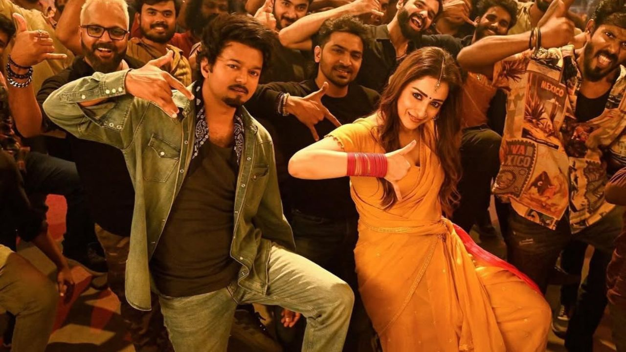 Trisha Krishnan arrives vijay thalapathy residence in Chennai