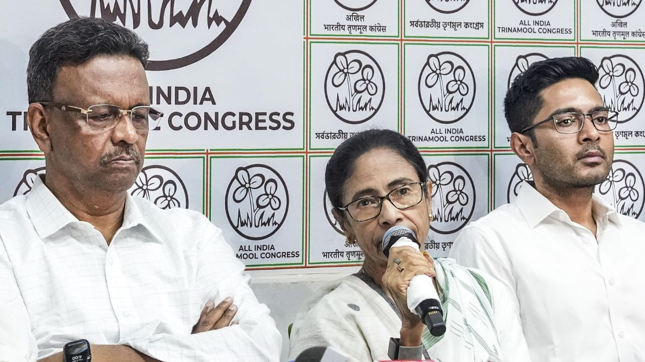 What happens if Mamata Banerjee did not resign from CM