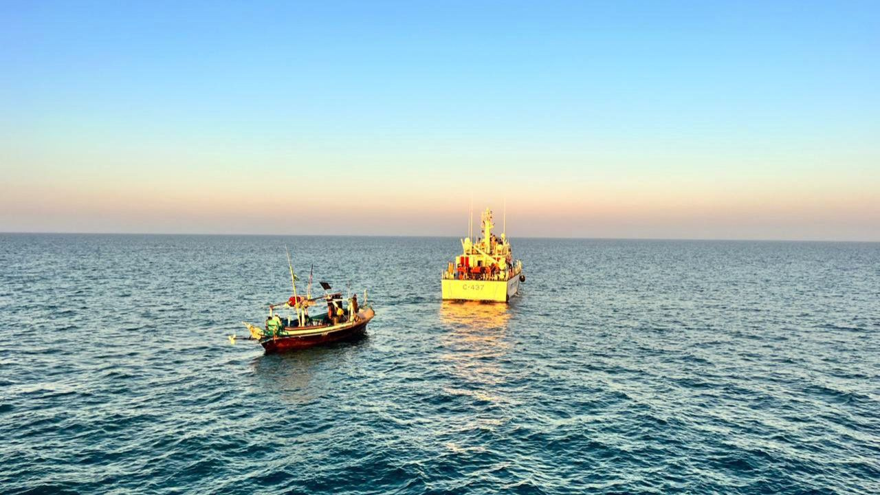 BSF found Suspicious Pakistani boat Kutch coast Gujarat