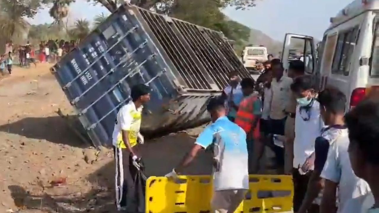 Tempo container accident on Mumbai Ahmedabad highway