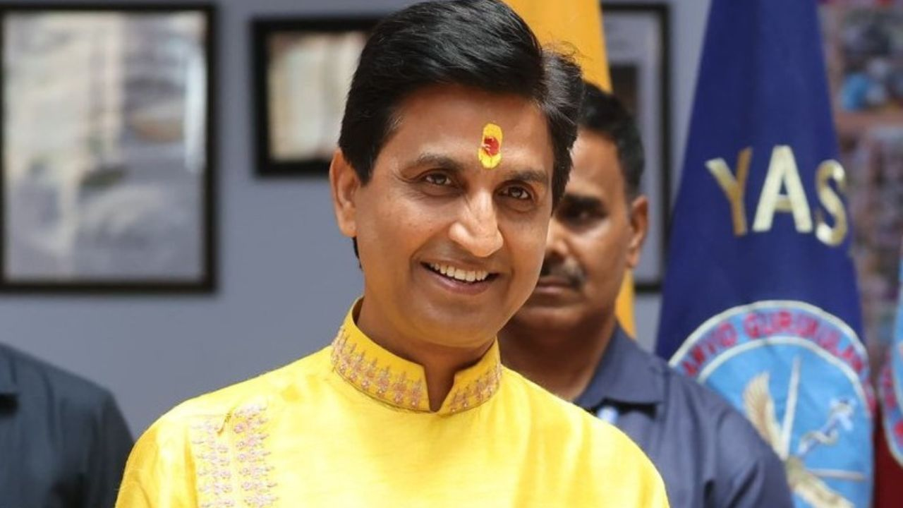Kumar Vishwas comment on Cockroach Janta Party