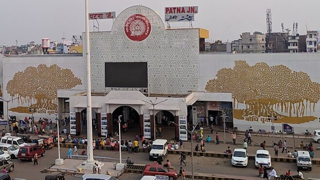 Bihar STF arrested gangster Sanjay Singh at Patna Junction