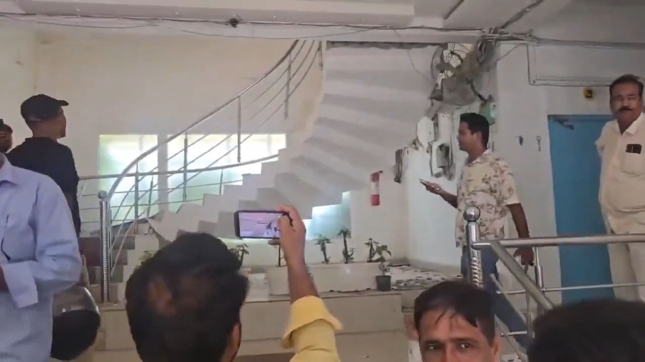 Ayodhya Development Authority office stairs collapsed