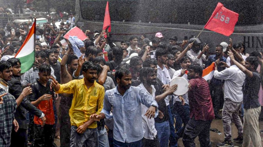 Patna police lathi charge tear gas on AISA NEET protesters