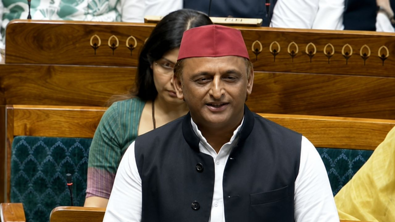 Akhilesh Yadav reply Kiren Rijiju Emergency statement