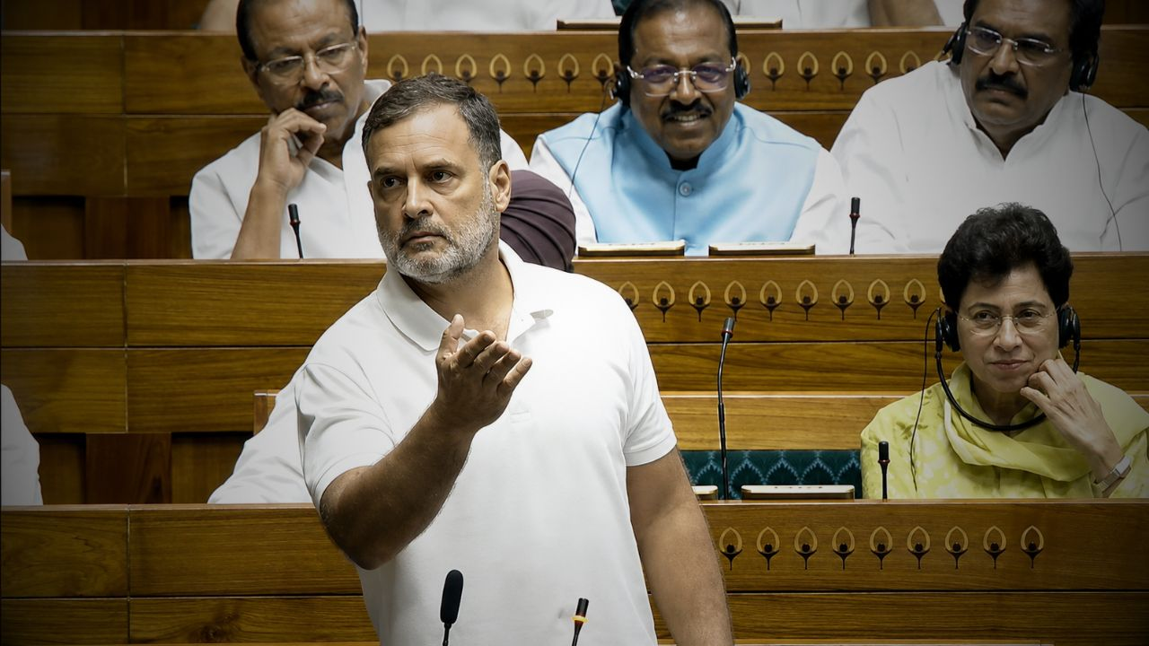 Anurag Thakur moves Notice against Rahul Gandhi