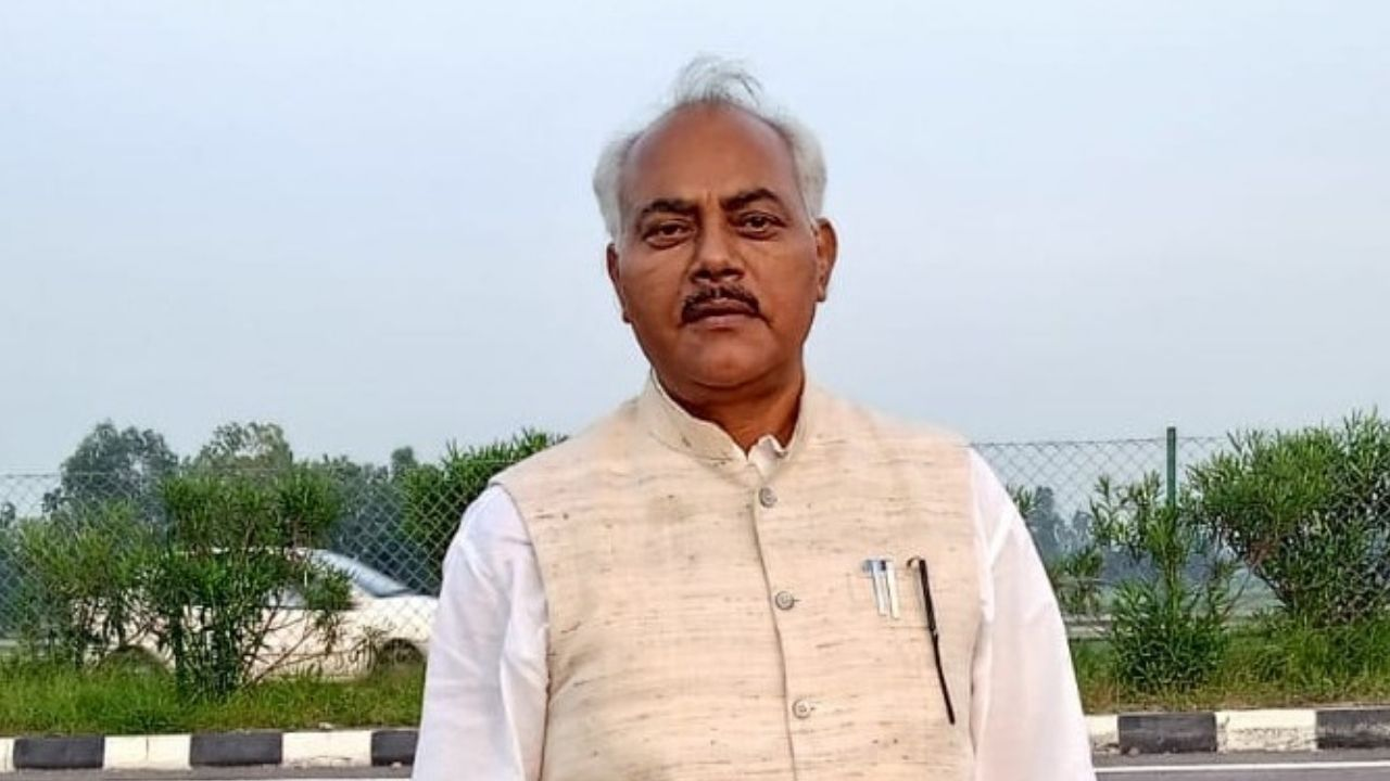 SP MLC Lal Bihari Yadav controversial statement on Akhilesh Yadav