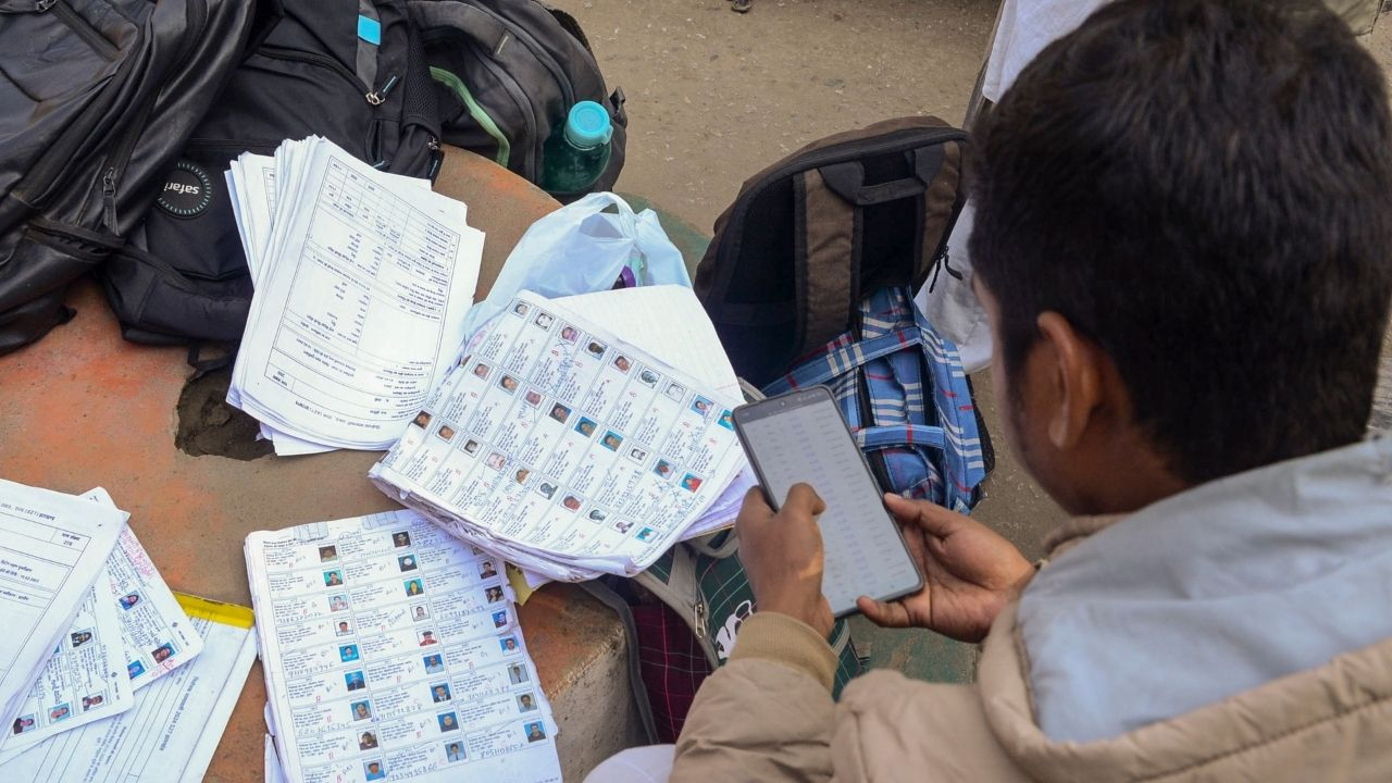 How to check and download Delhi SIR voter list on Mobile