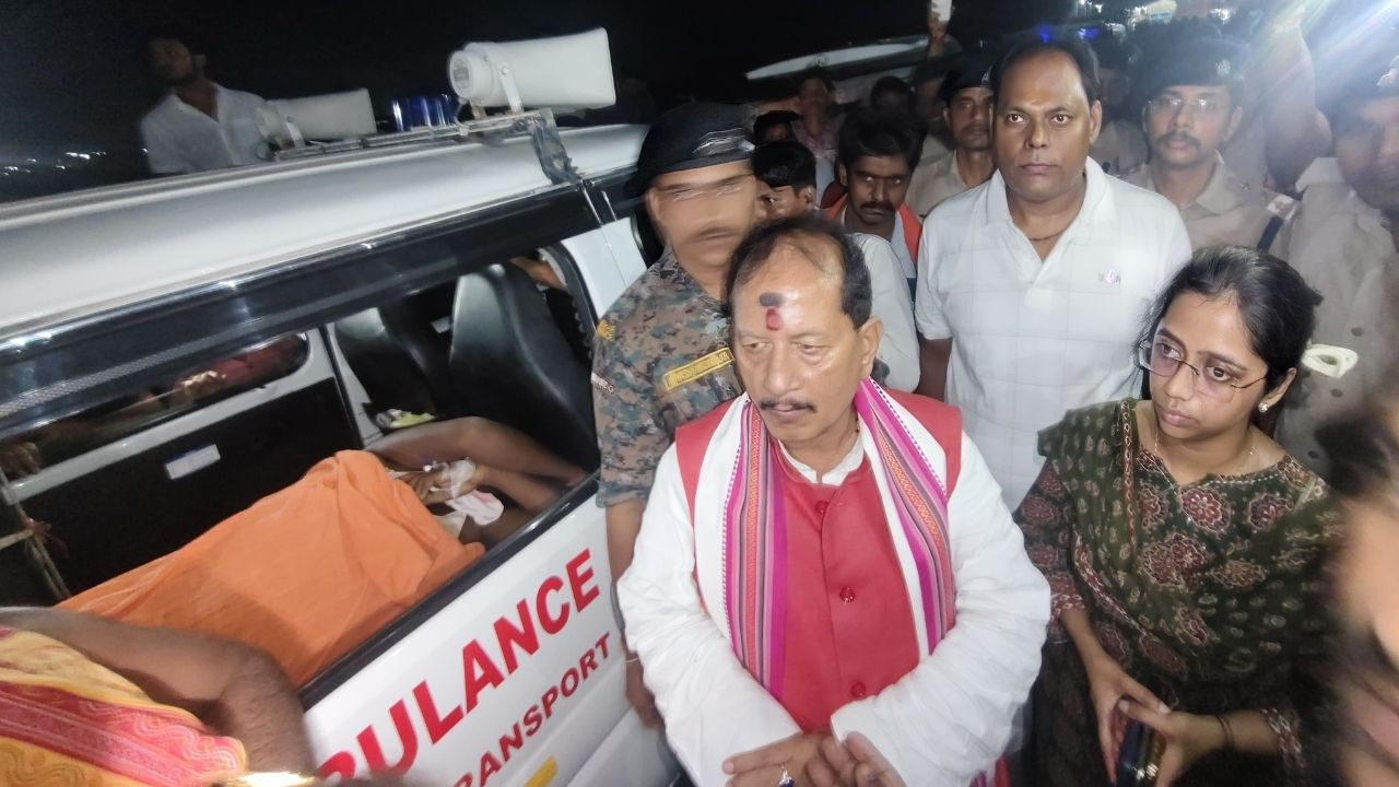 Vijay Kumar Sinha meets 4 death youths family