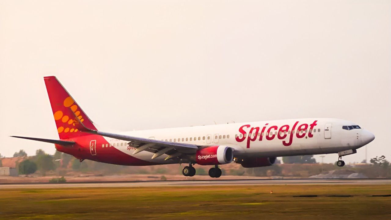 200 passengers protest at Delhi airport due to dubai SpiceJet flight