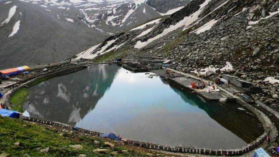 manimahesh lake