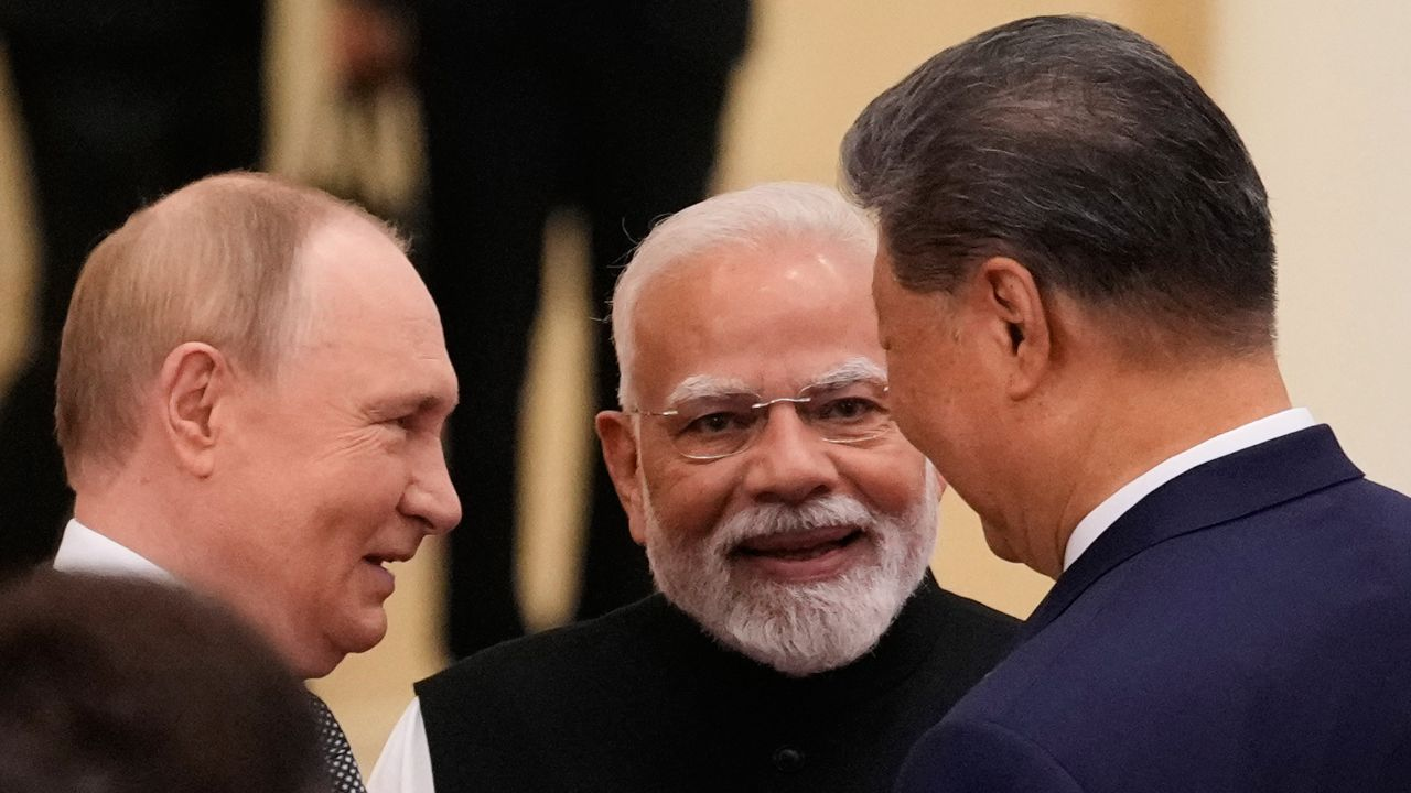 Narendra Modi and Vladimir Putin 