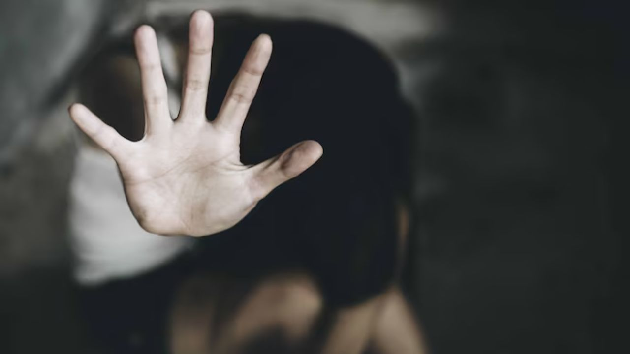 Varanasi Mother sells daughter