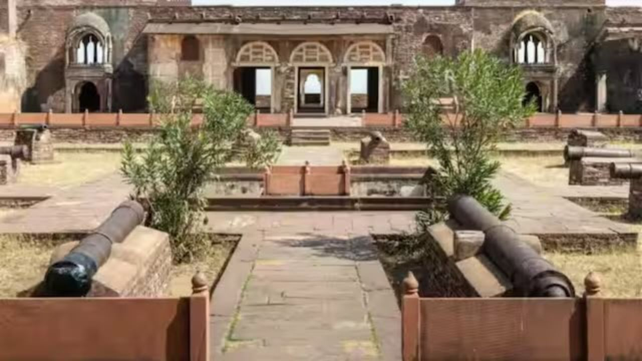 Narwar Fort Cannon Stolen 