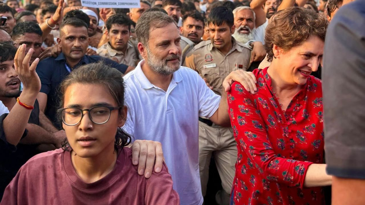 राहुल गांधी और प्रियंका गांधी के साथ नेहा बोरा