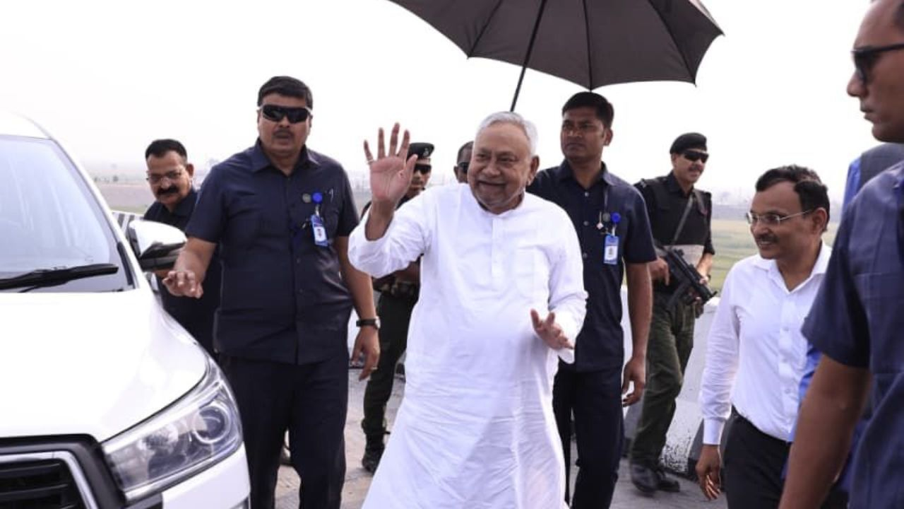 Nitish kumar social media